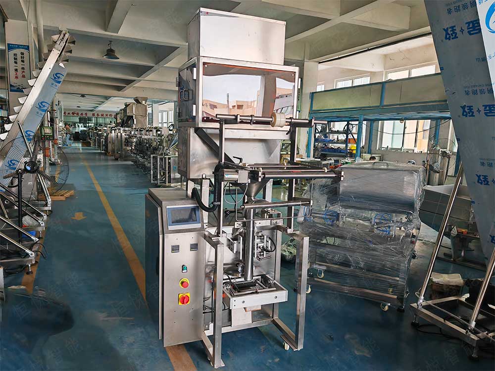 小型自動稱重包裝機廣泛應(yīng)用于食品、藥品、化工等行業(yè)的小劑量產(chǎn)品包裝