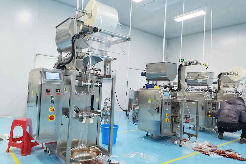 全自動火鍋底料包裝機用于火鍋料、豆瓣醬、辣椒醬等等產(chǎn)品包裝
