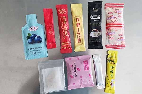 全自動(dòng)豆?jié){粉包裝機(jī)可實(shí)現(xiàn)背封長(zhǎng)條袋型，三邊封、圓角袋型等精美包裝