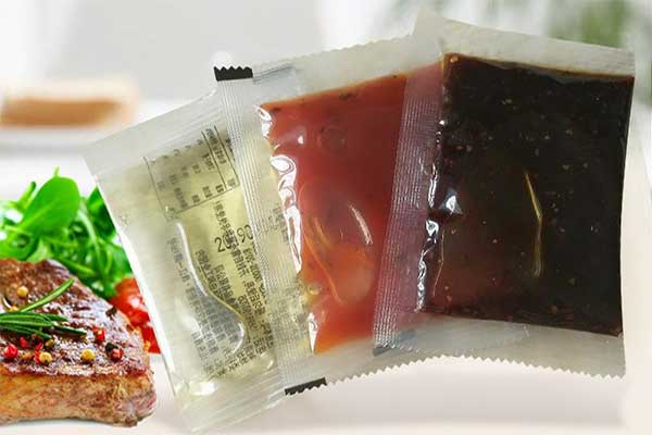 蔬菜包、粉料包、醬料包、骨湯包等產(chǎn)品的小袋方便面調(diào)料包裝機(jī)